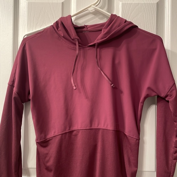 Fabletics - hooded T - Picture 3 of 3